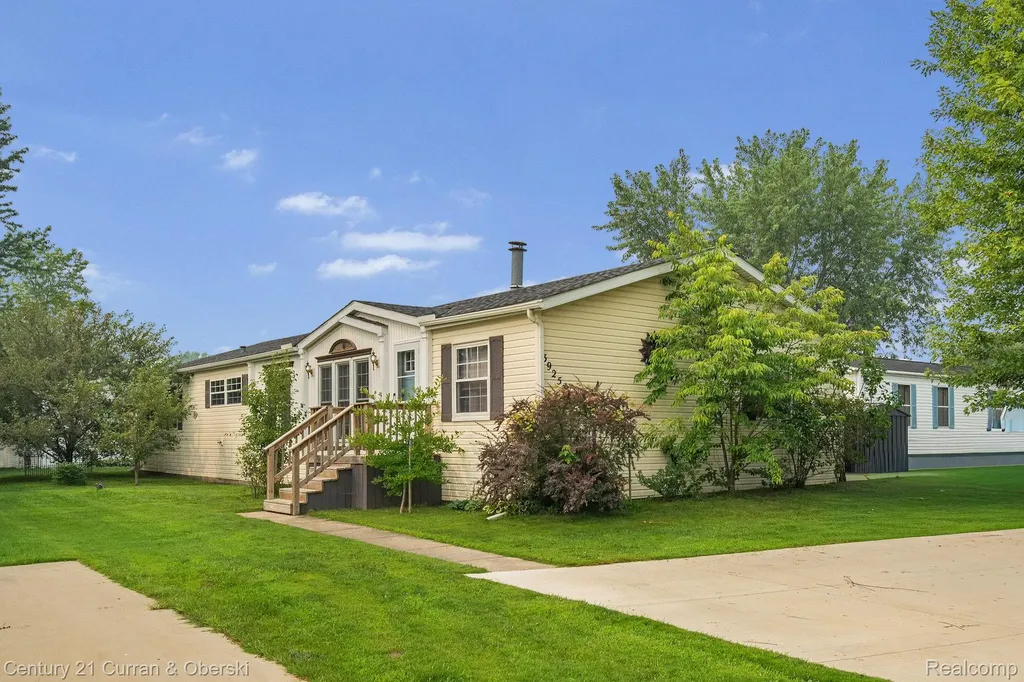 39253 Island Drive Huron Charter Township MI 48164