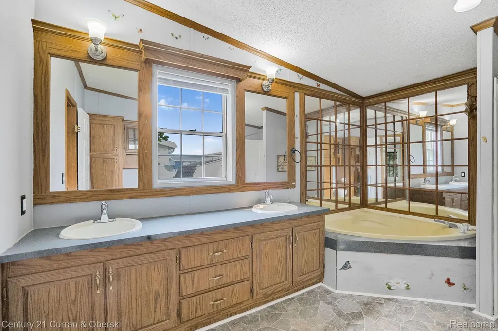 39253 Island Drive Huron Charter Township MI 48164