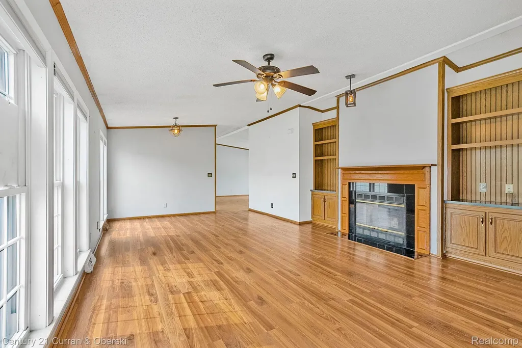 39253 Island Drive Huron Charter Township MI 48164