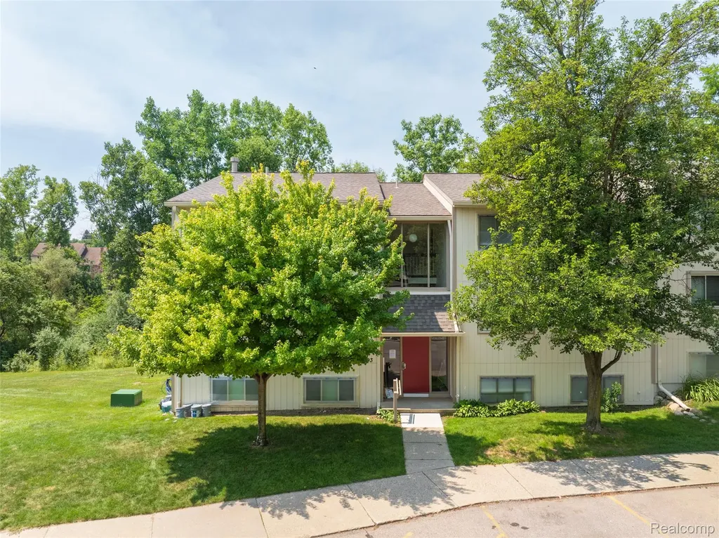 1693 Riverside Drive Rochester Hills City MI 48309