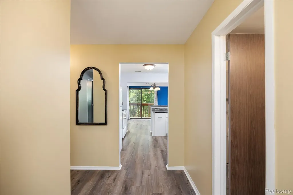 1693 Riverside Drive Rochester Hills City MI 48309