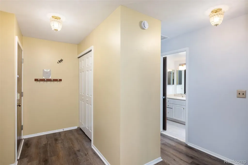 1693 Riverside Drive Rochester Hills City MI 48309