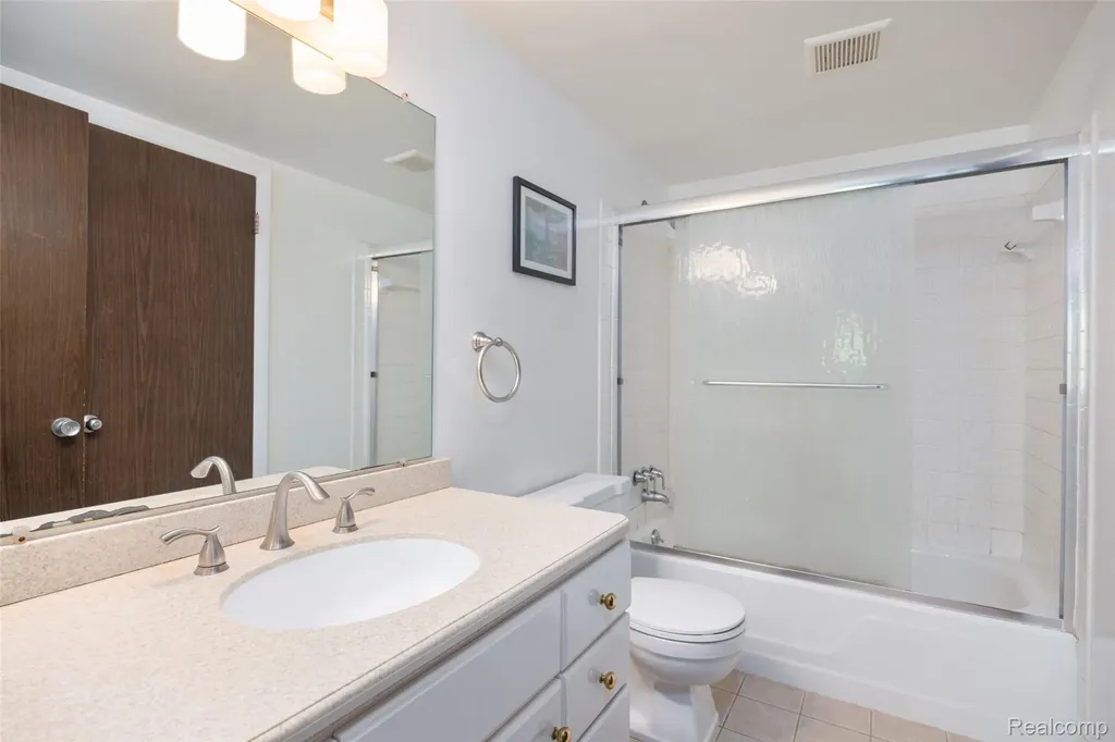 1693 Riverside Drive Rochester Hills City MI 48309