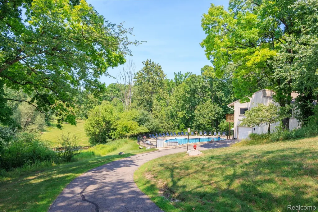 1693 Riverside Drive Rochester Hills City MI 48309