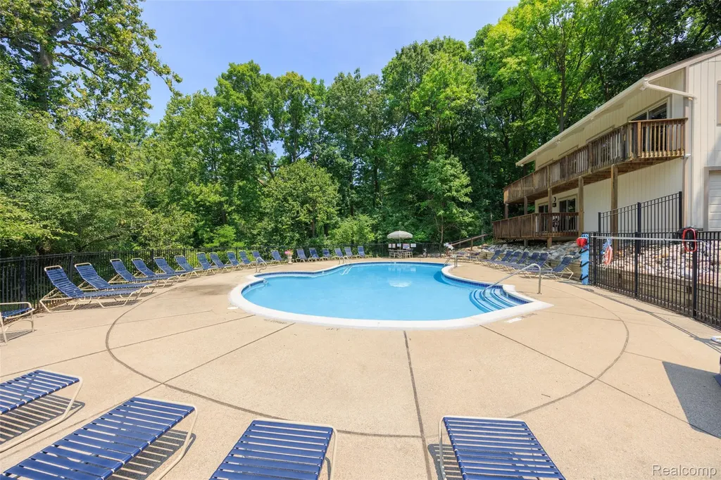 1693 Riverside Drive Rochester Hills City MI 48309