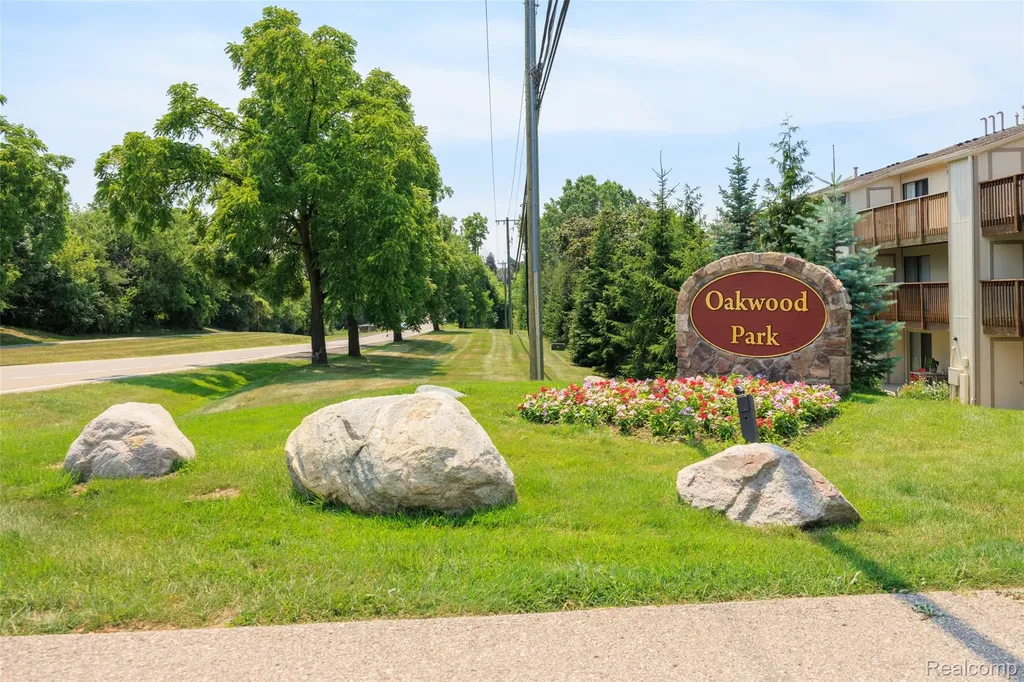 1693 Riverside Drive Rochester Hills City MI 48309