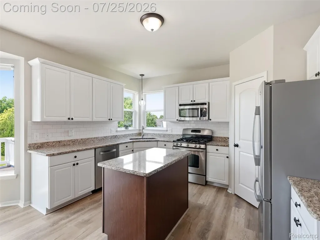 94 Blackberry Drive White Lake Charter Township MI 48386