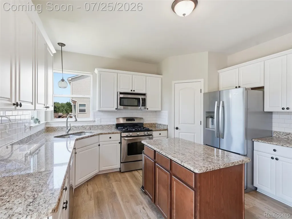 94 Blackberry Drive White Lake Charter Township MI 48386