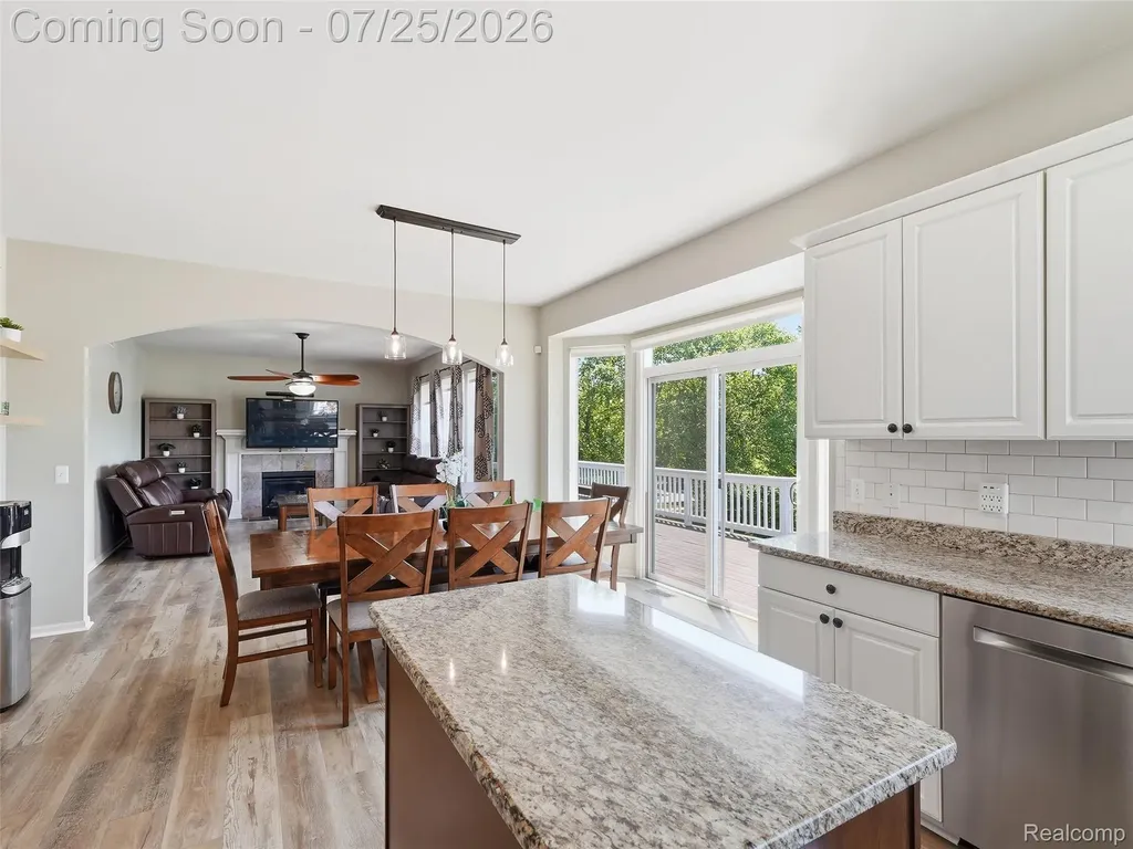 94 Blackberry Drive White Lake Charter Township MI 48386