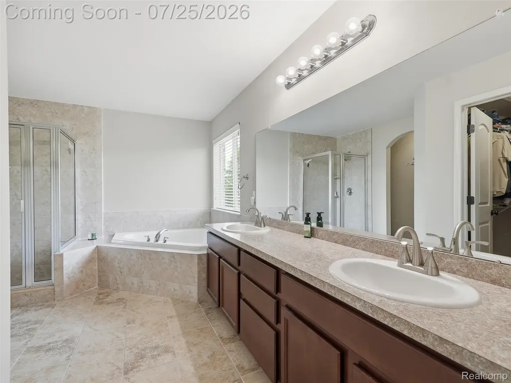 94 Blackberry Drive White Lake Charter Township MI 48386