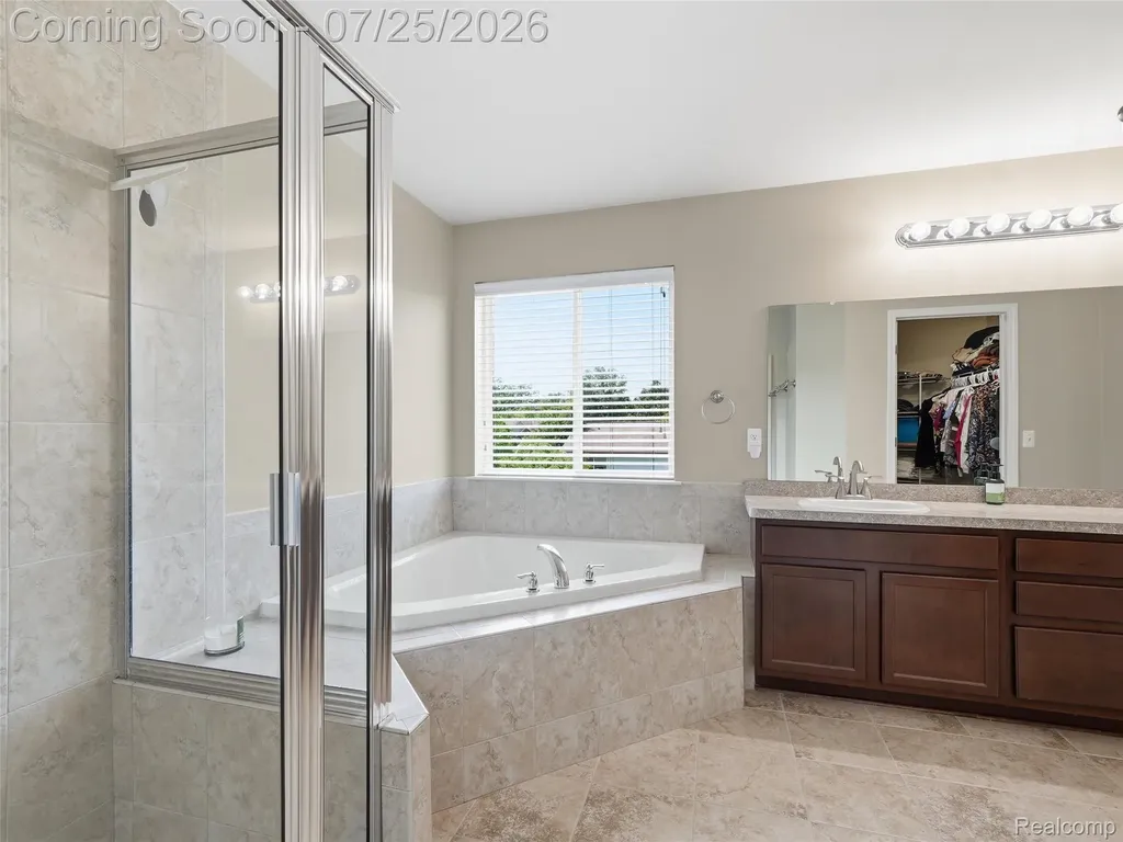 94 Blackberry Drive White Lake Charter Township MI 48386