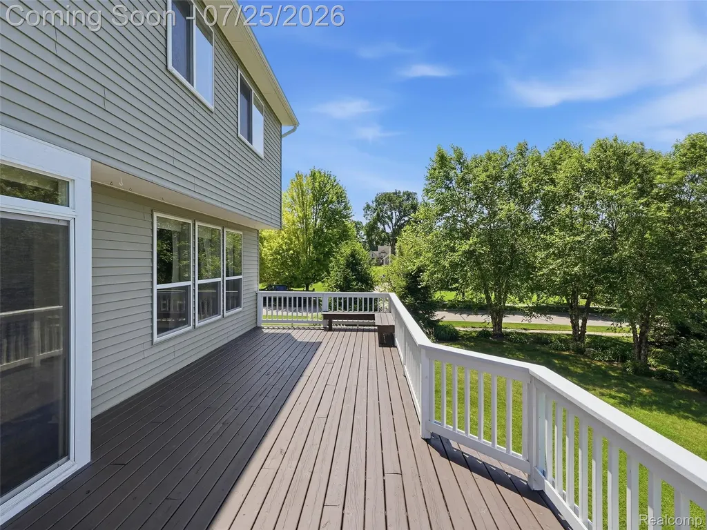 94 Blackberry Drive White Lake Charter Township MI 48386