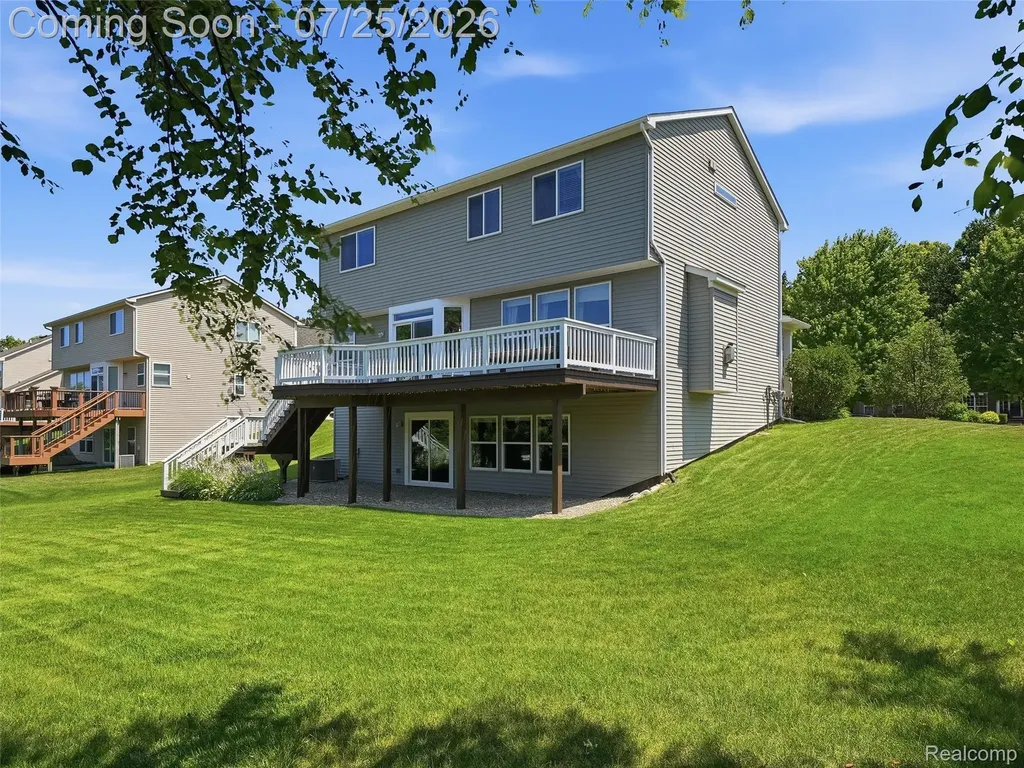 94 Blackberry Drive White Lake Charter Township MI 48386