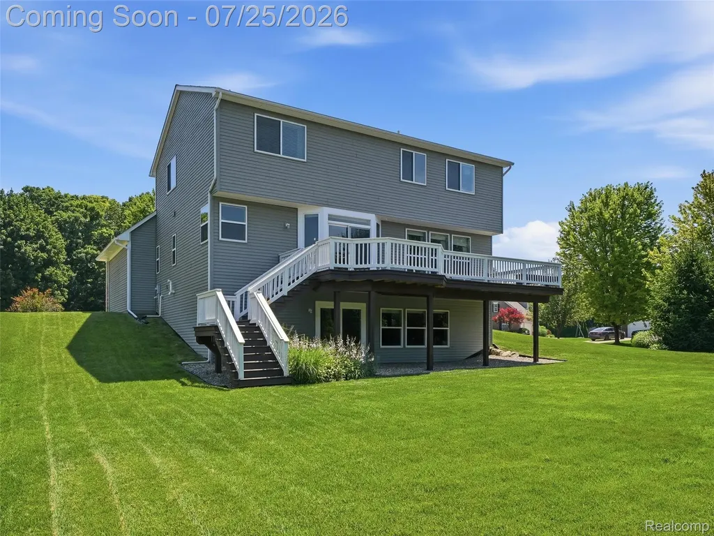 94 Blackberry Drive White Lake Charter Township MI 48386