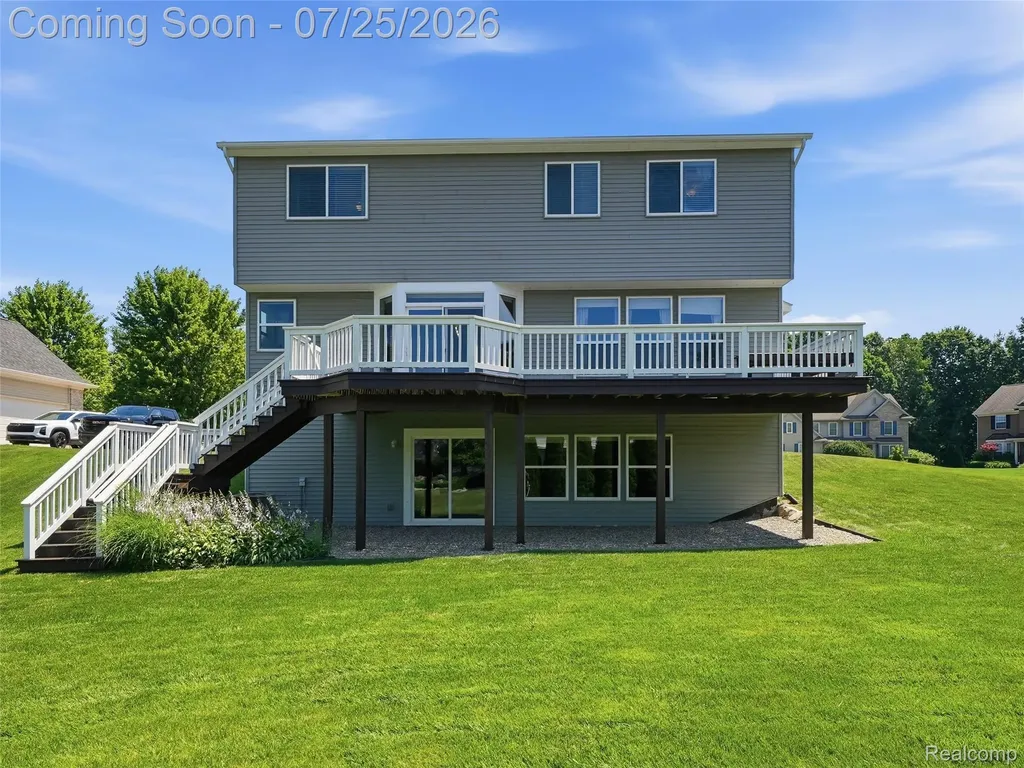 94 Blackberry Drive White Lake Charter Township MI 48386