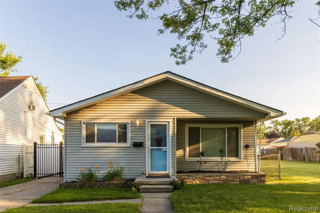 20743 Powers Avenue Dearborn Heights City MI 48125
