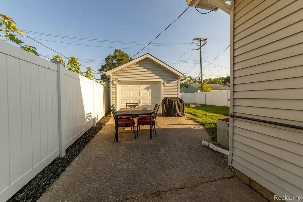 20743 Powers Avenue Dearborn Heights City MI 48125