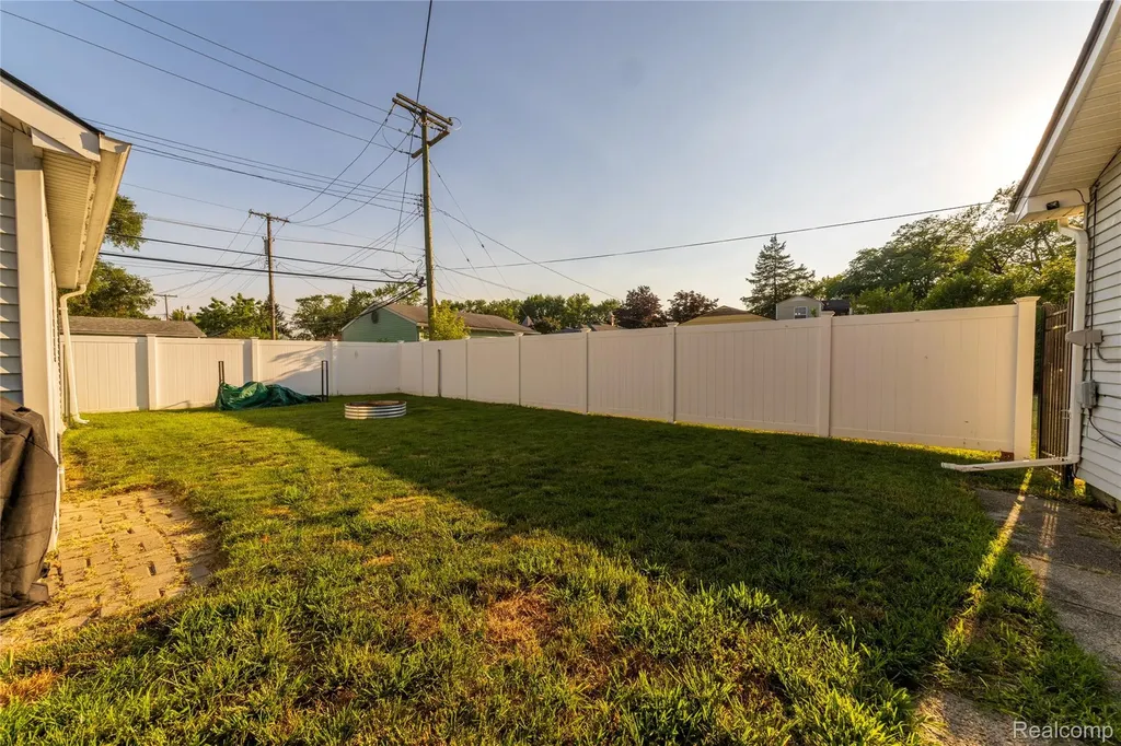 20743 Powers Avenue Dearborn Heights City MI 48125