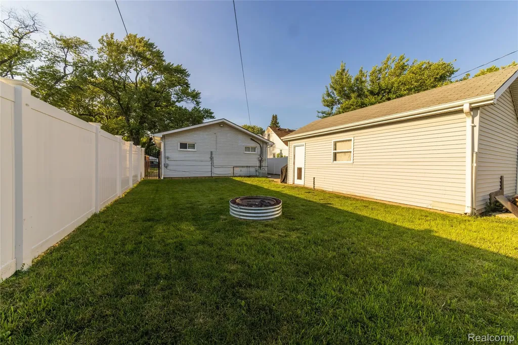 20743 Powers Avenue Dearborn Heights City MI 48125