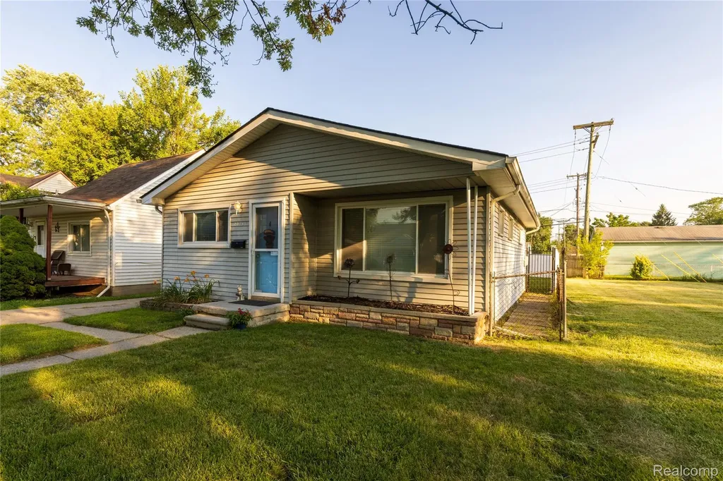 20743 Powers Avenue Dearborn Heights City MI 48125