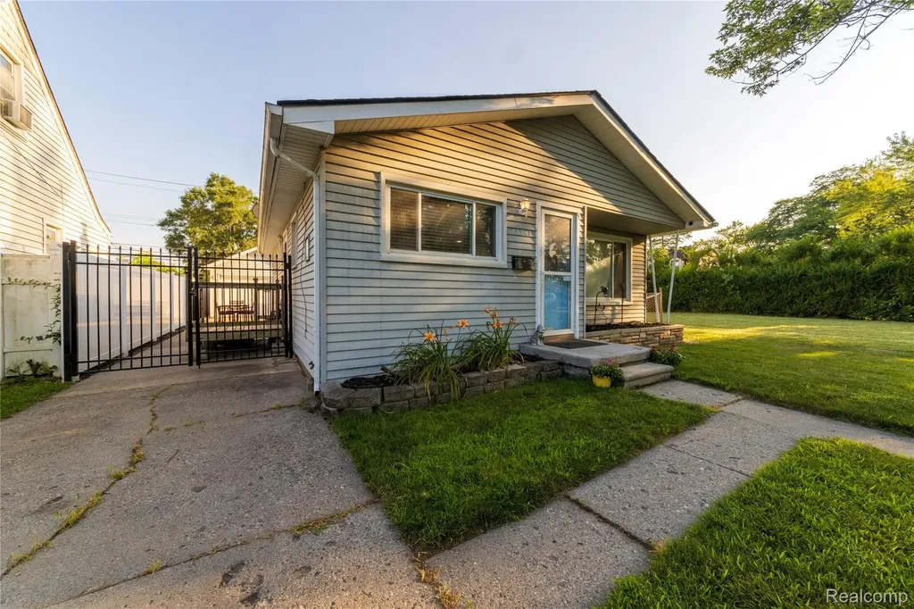 20743 Powers Avenue Dearborn Heights City MI 48125