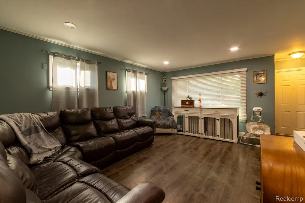 20743 Powers Avenue Dearborn Heights City MI 48125