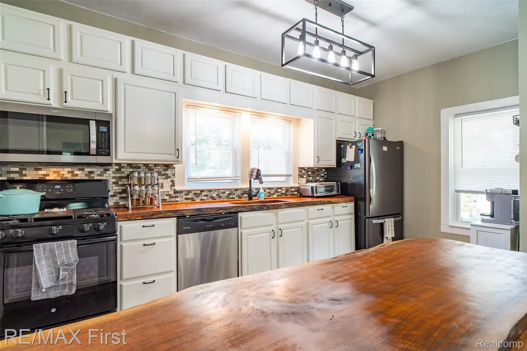 34741 Maple Street Memphis City MI 48041