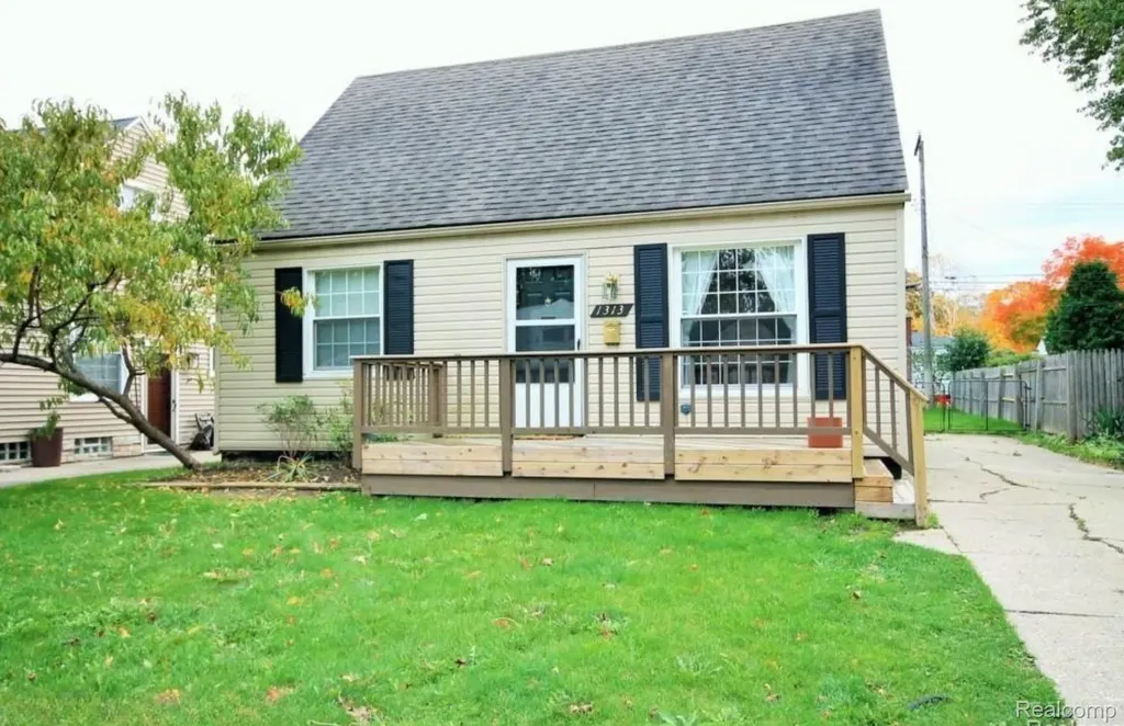 1313 Royal Avenue Royal Oak City MI 48073