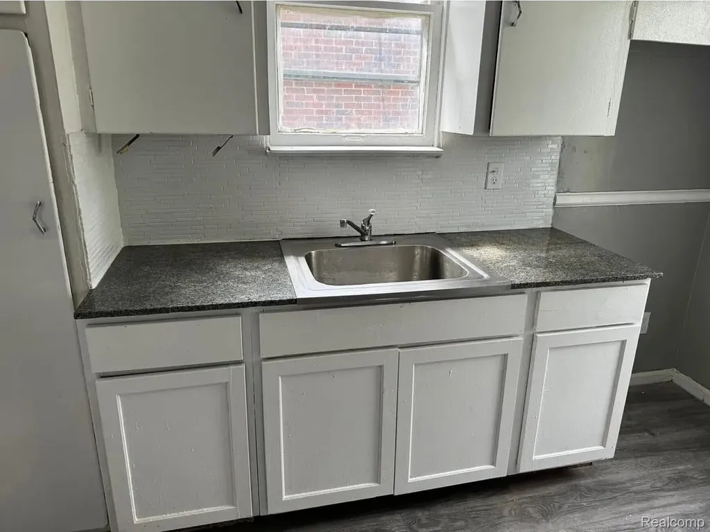 9541 Grandmont Avenue Detroit City MI 48227