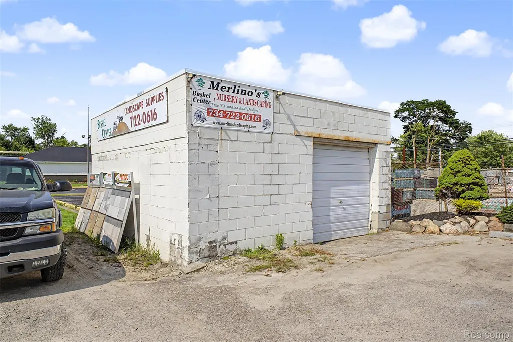1287 S Merriman Road Westland City MI 48186