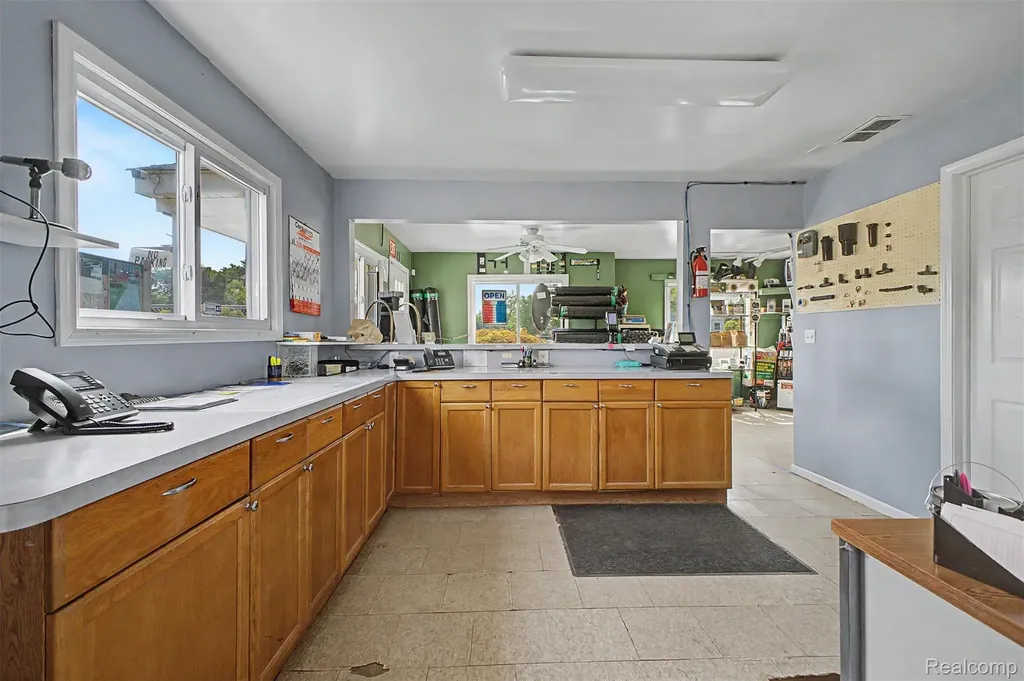 1287 S Merriman Road Westland City MI 48186