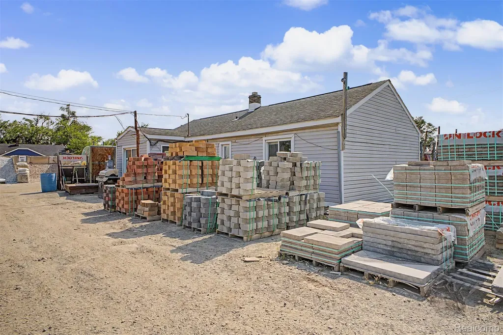 1287 S Merriman Road Westland City MI 48186