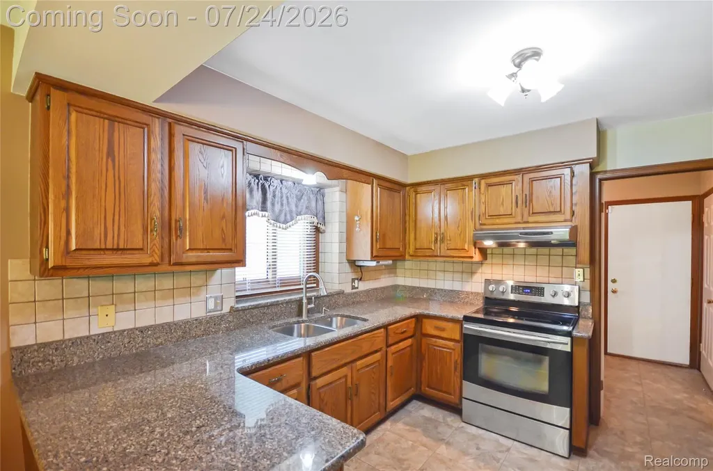 35535 Collingwood Drive Sterling Heights City MI 48312