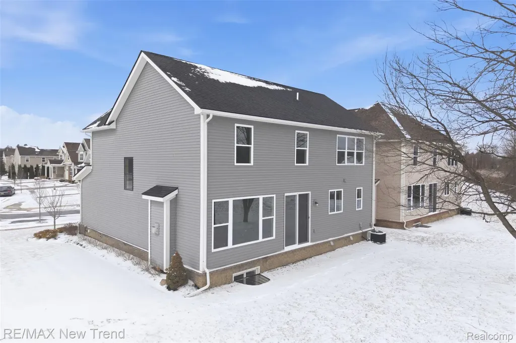 2388 Madison Street Wixom City MI 48393