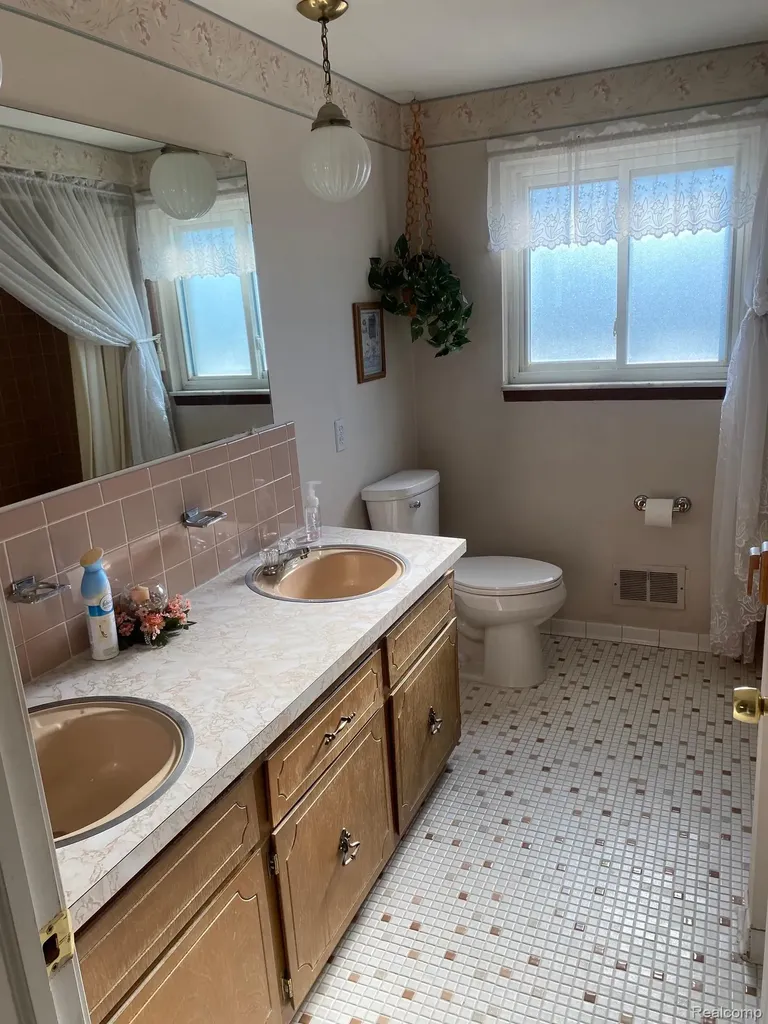 36745 Rowe Drive Sterling Heights City MI 48312