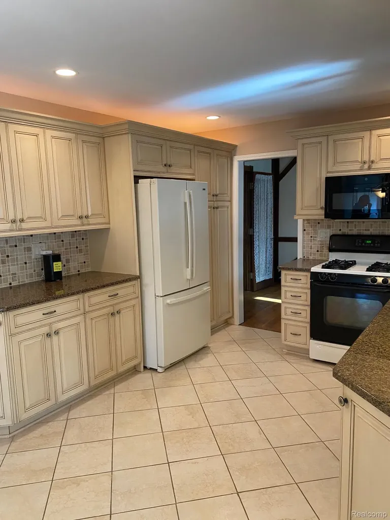 36745 Rowe Drive Sterling Heights City MI 48312