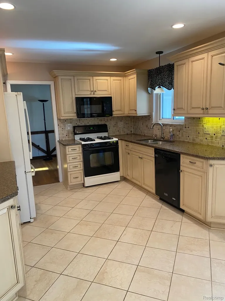 36745 Rowe Drive Sterling Heights City MI 48312