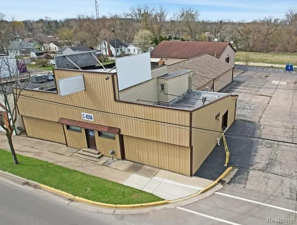 4094 S Saginaw Street Burton City MI 48529