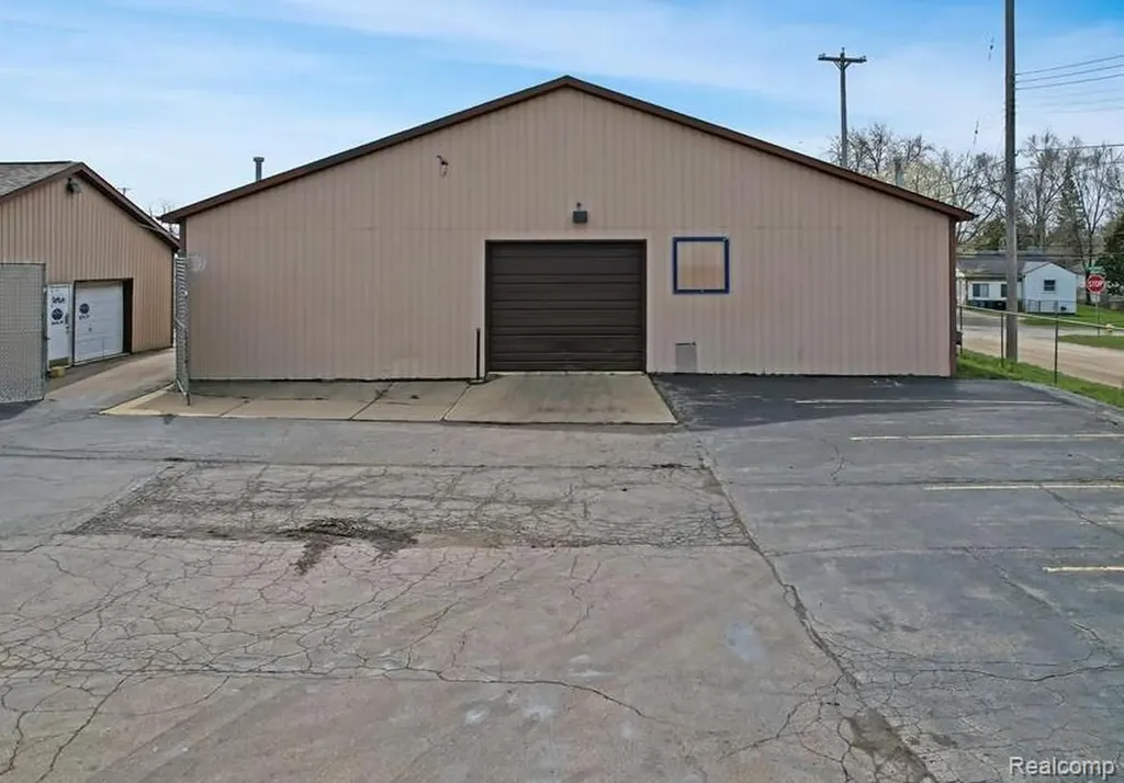 4094 S Saginaw Street Burton City MI 48529