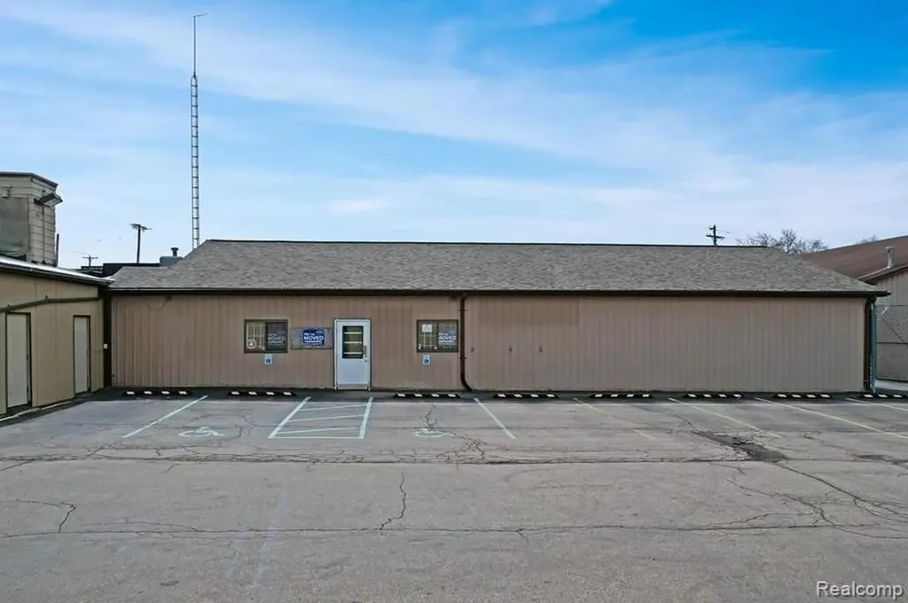 4094 S Saginaw Street Burton City MI 48529