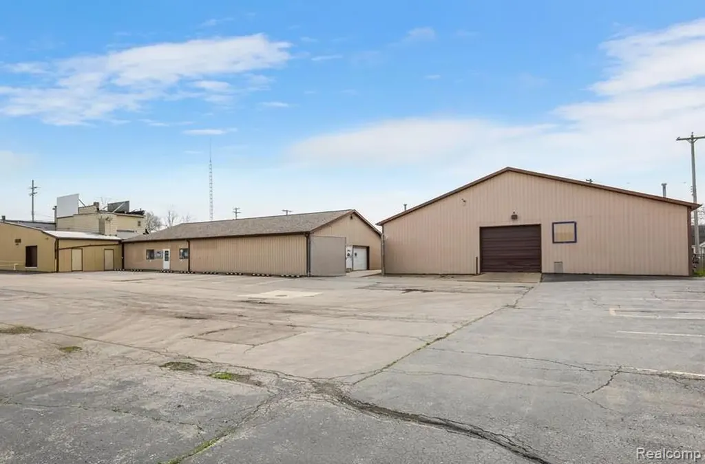 4094 S Saginaw Street Burton City MI 48529