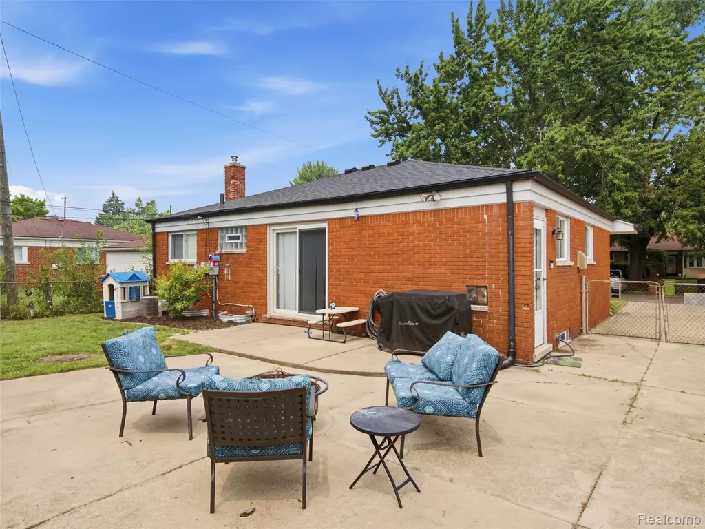 15222 Elderwood Street Roseville City MI 48066