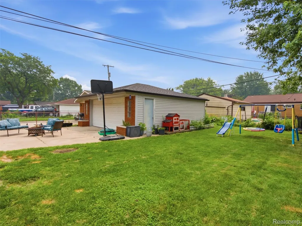 15222 Elderwood Street Roseville City MI 48066