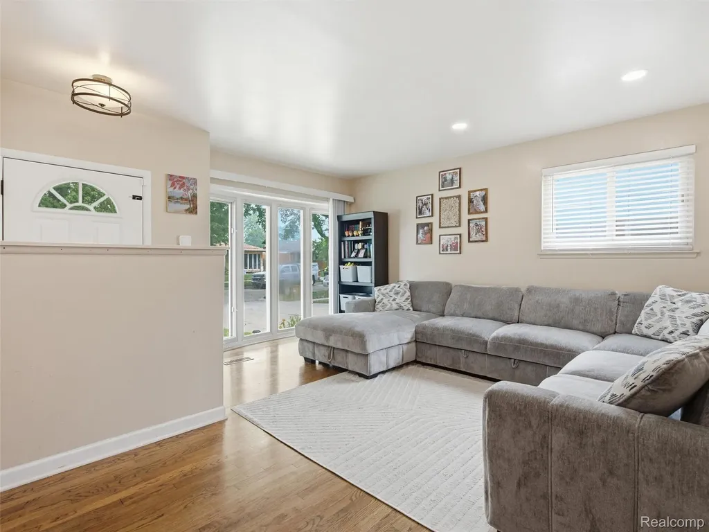 15222 Elderwood Street Roseville City MI 48066