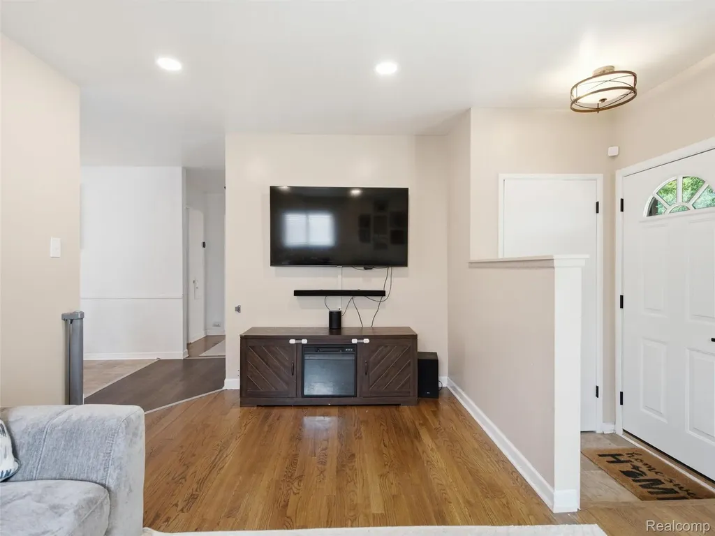 15222 Elderwood Street Roseville City MI 48066