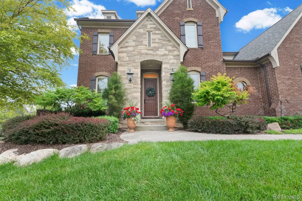 56555 Hartley Drive W Shelby Charter Township MI 48316