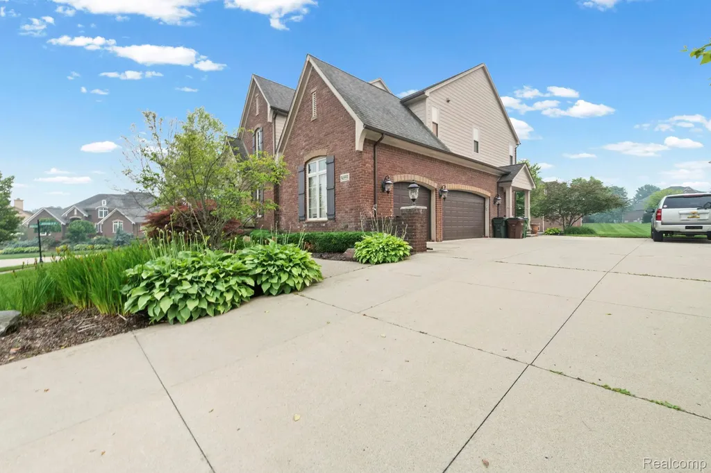 56555 Hartley Drive W Shelby Charter Township MI 48316