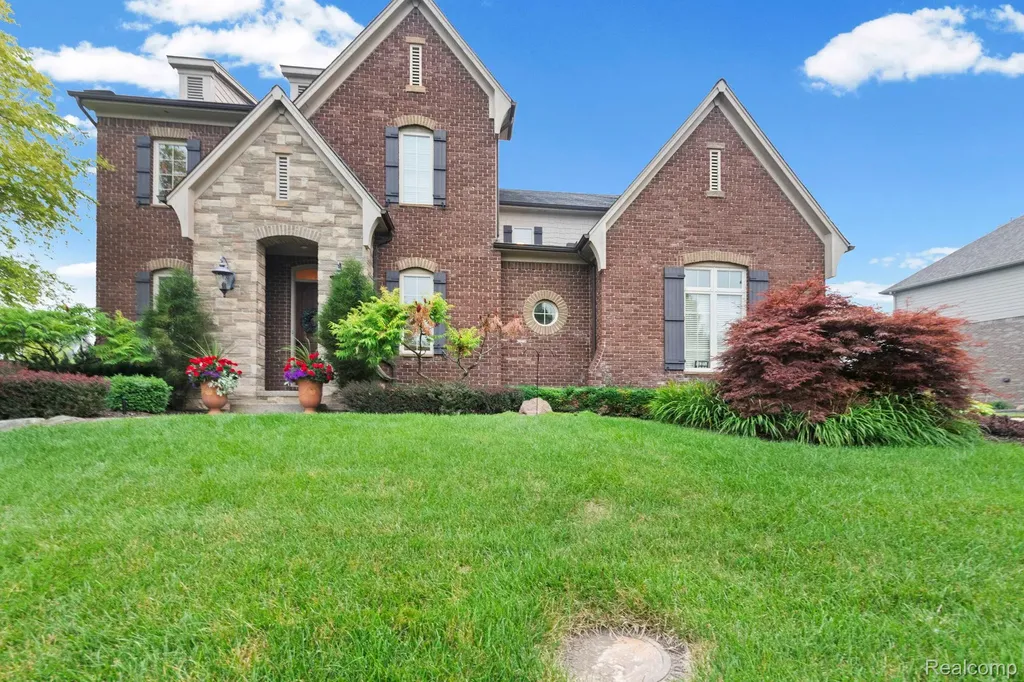 56555 Hartley Drive W Shelby Charter Township MI 48316