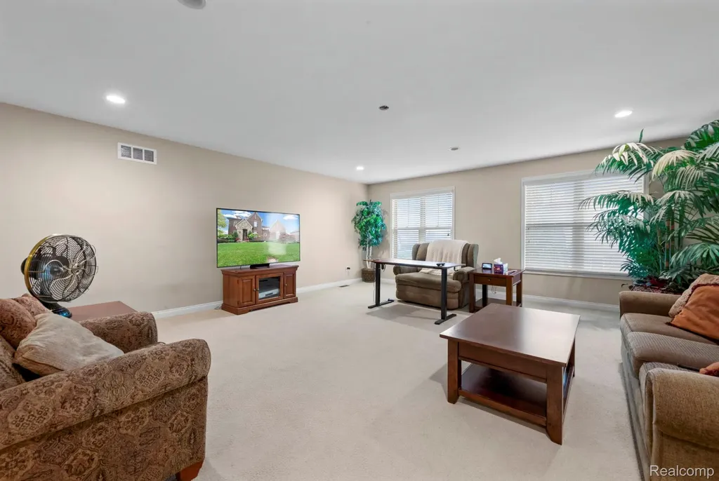 56555 Hartley Drive W Shelby Charter Township MI 48316