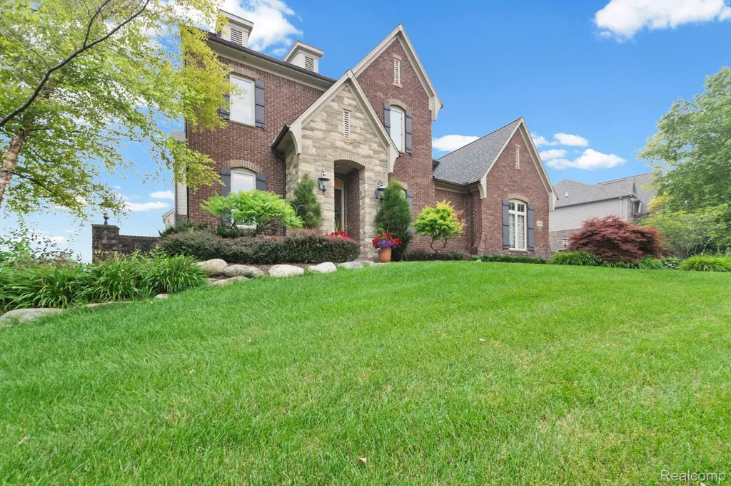 56555 Hartley Drive W Shelby Charter Township MI 48316
